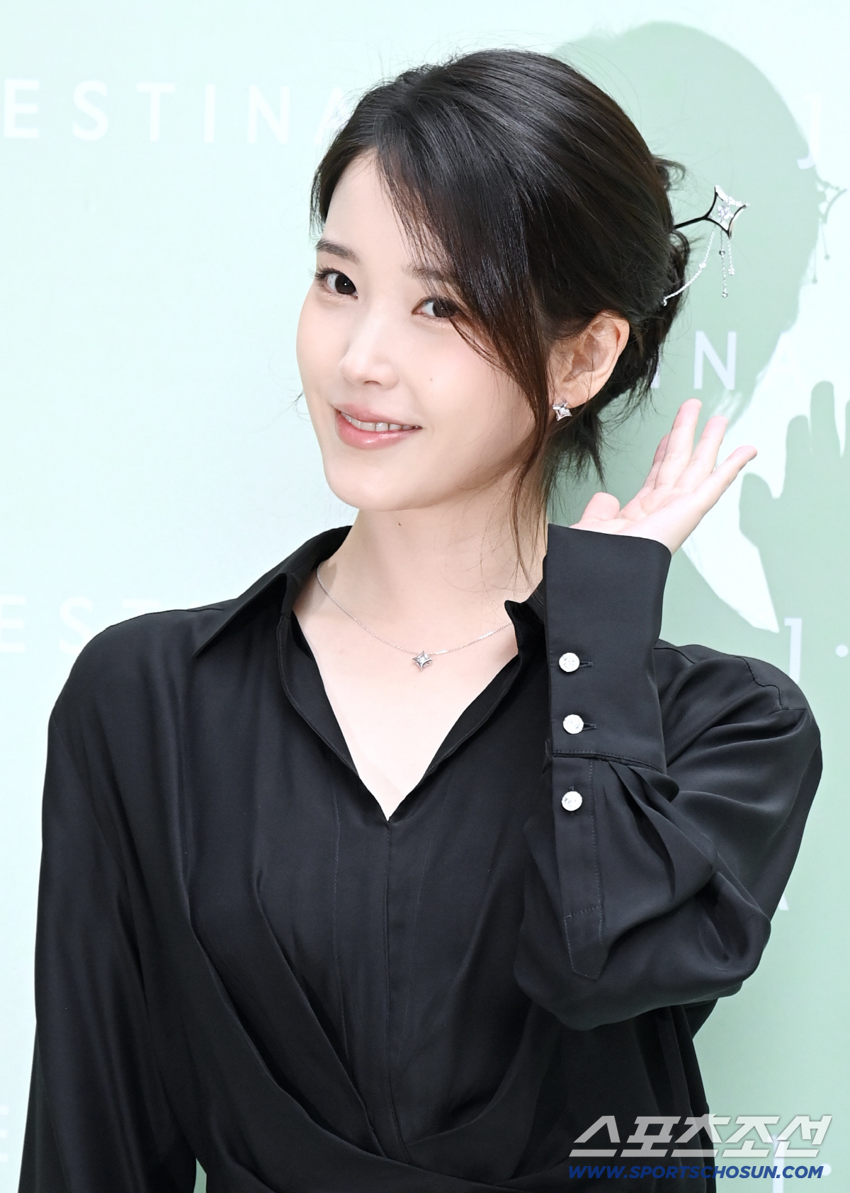 Singer and actress IU poses at a photo call event held on the 11th at the J.ESTINA headquarters showroom in Seoul’s Songpa District. Reporter Heo