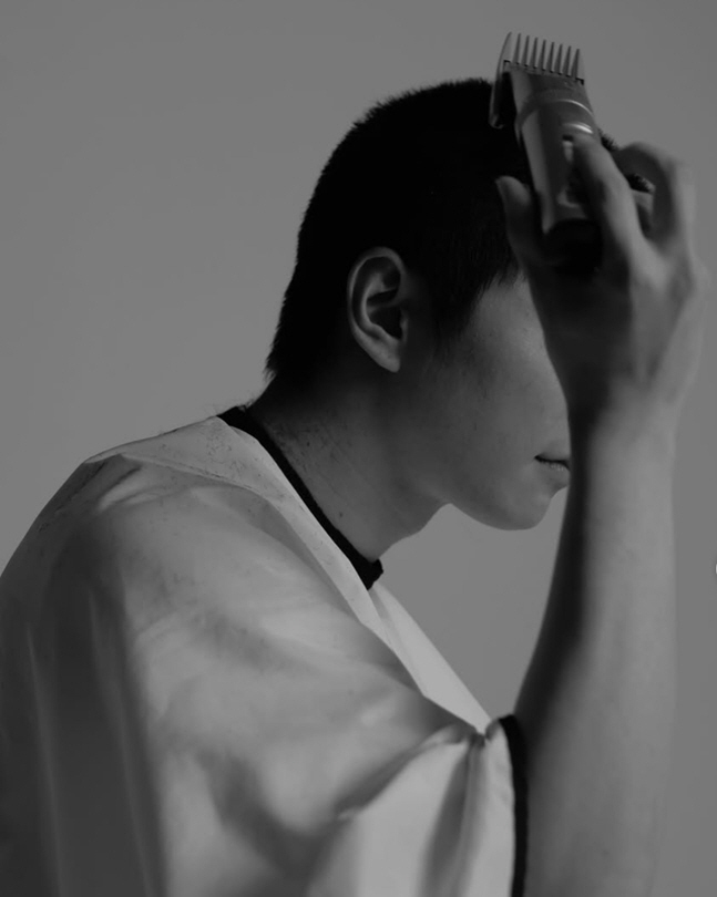 Lee Jun-young Enlists Today, Shares Buzz Cut Photo at Dawn in a Tearful Farewell