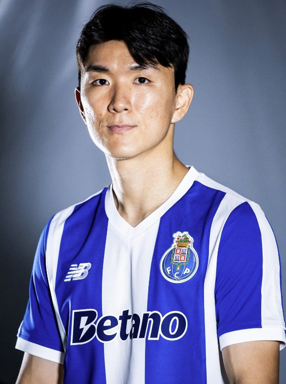 [오피셜]韓 축구 역사상 두 번째 주인공! '월드컵 스타' 황인범, 마침내 한 단계 더 도약...'포르투갈 명문' 포르투 입단 확정 "이적료 총액 84억"