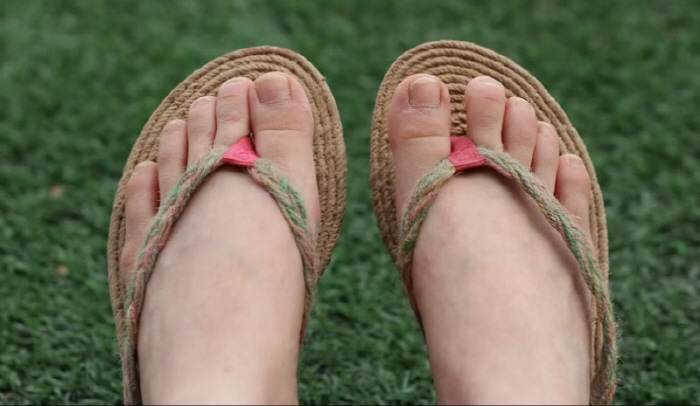 'Popular Summer Shoes Can Harm Your Back'