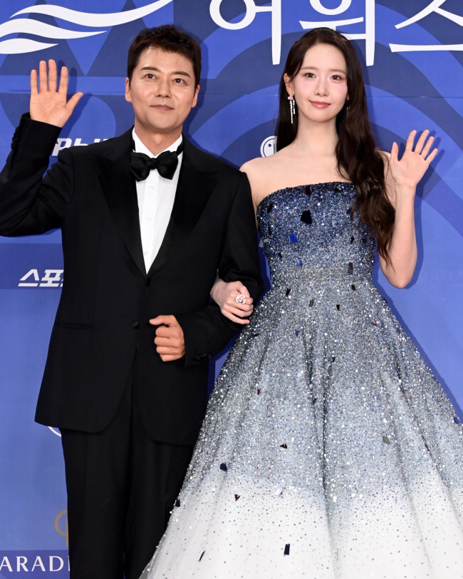 Official Jun Hyun-moo and Lim Yoona Confirmed as MCs for the Blue Dragon Series Awards for the Fifth Straight Year 'It Feels Meaningful and Exciting'