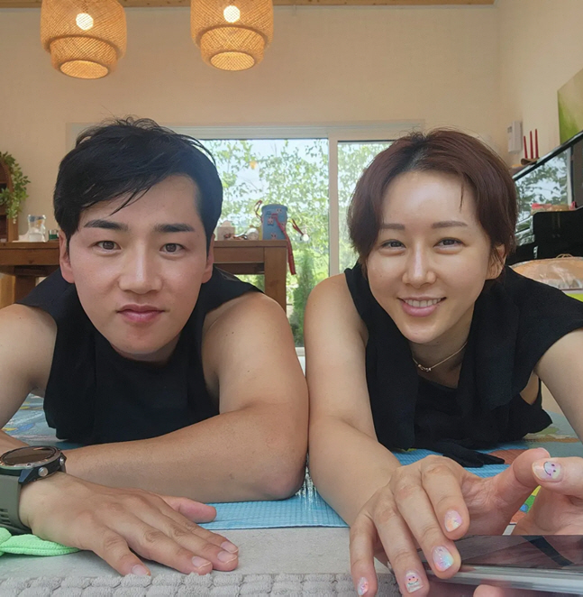 Han Young and Park Gun, who paused fertility treatment, reveal 439-pyeong second home 'I bought a container instead of a Chanel bag'