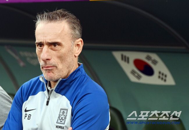 韓 축구 '차기 감독' 후보 이탈하나..."공식 문의 완료" 벤투 양다리 걸칠까, FIFA 랭킹 25위가 부른다 "가장 매력적인 선택지 중 하나"