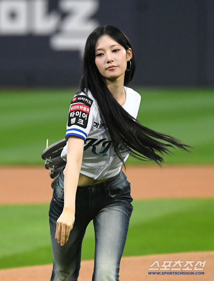 Rescene’s Liv Throws a Lovely Ceremonial First Pitch
