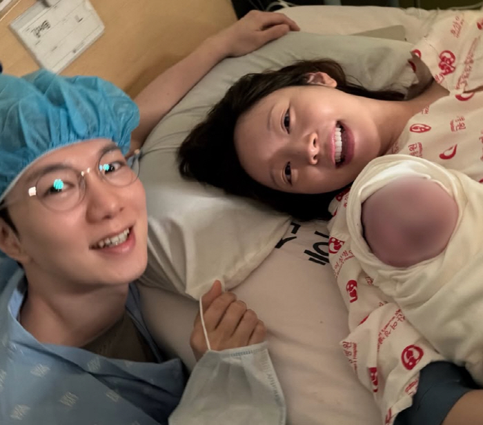Kim Ji-young, married to Yoon Soo-young, recovers at lightning speed one day after giving birth to a daughter 'I’ve been eating well and walking since the day of my natural delivery' Full text
