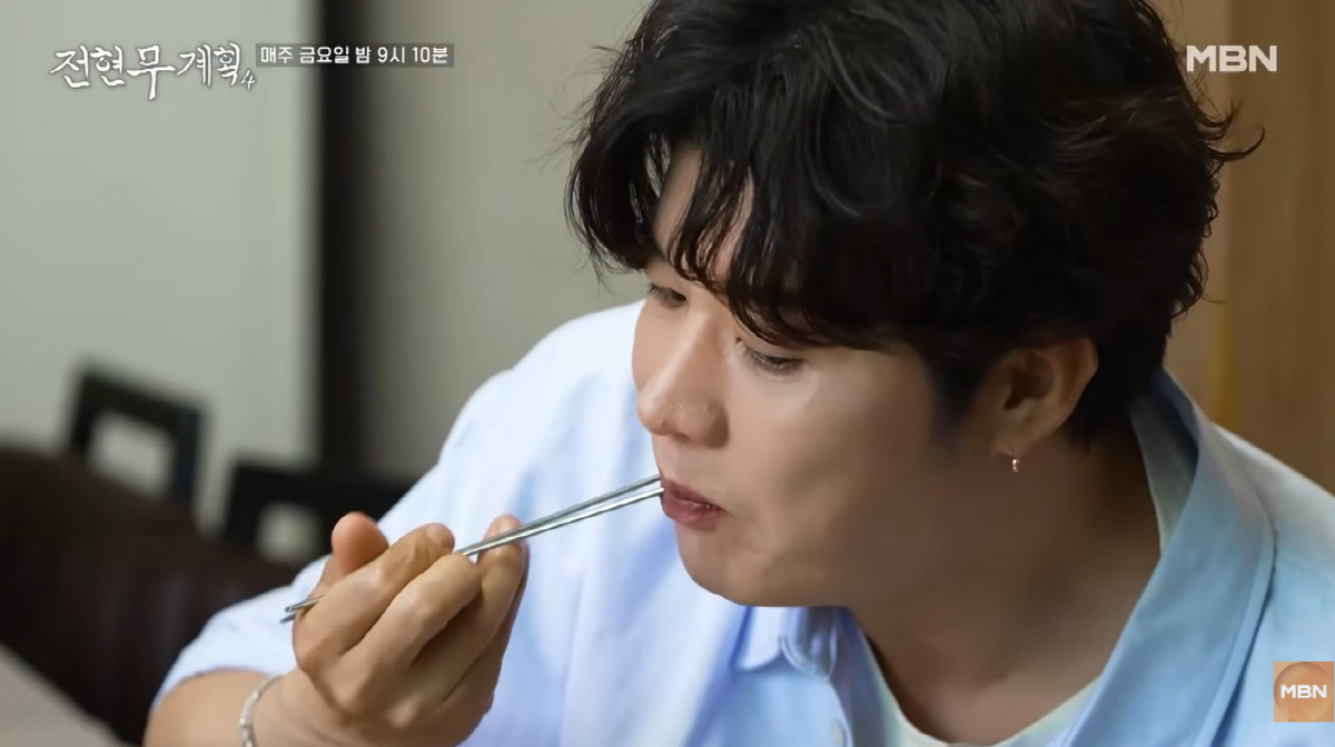 Shindong, who lost 37 kg, looks like a completely different person after failing Wegovy... Still slim despite a storm of eating on "Jun Hyun-moo's
