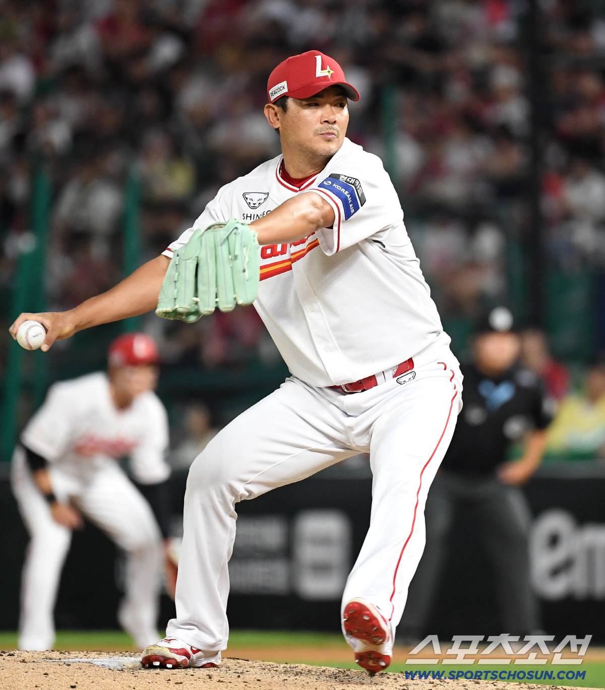 18일 인천 SSG랜더스필드에서 열린 SSG와 롯데의 경기. 8회 투구하고 있는 SSG 노경은. 인천=송정헌 기자 songs@sportschosun.com/2026.06.18/