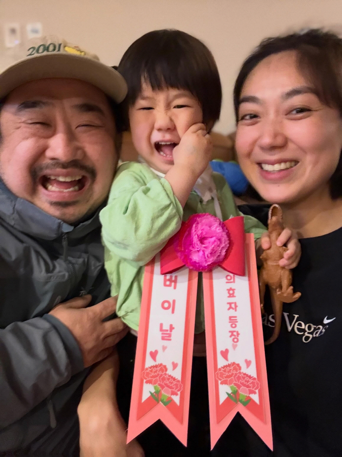 Lee Eun-hyung and Kang Jae-joon’s 24-Month-Old Son Graduates from His Pacifier After 6 Days... 'He’s Been Chewing on a Dinosaur Tail Instead'