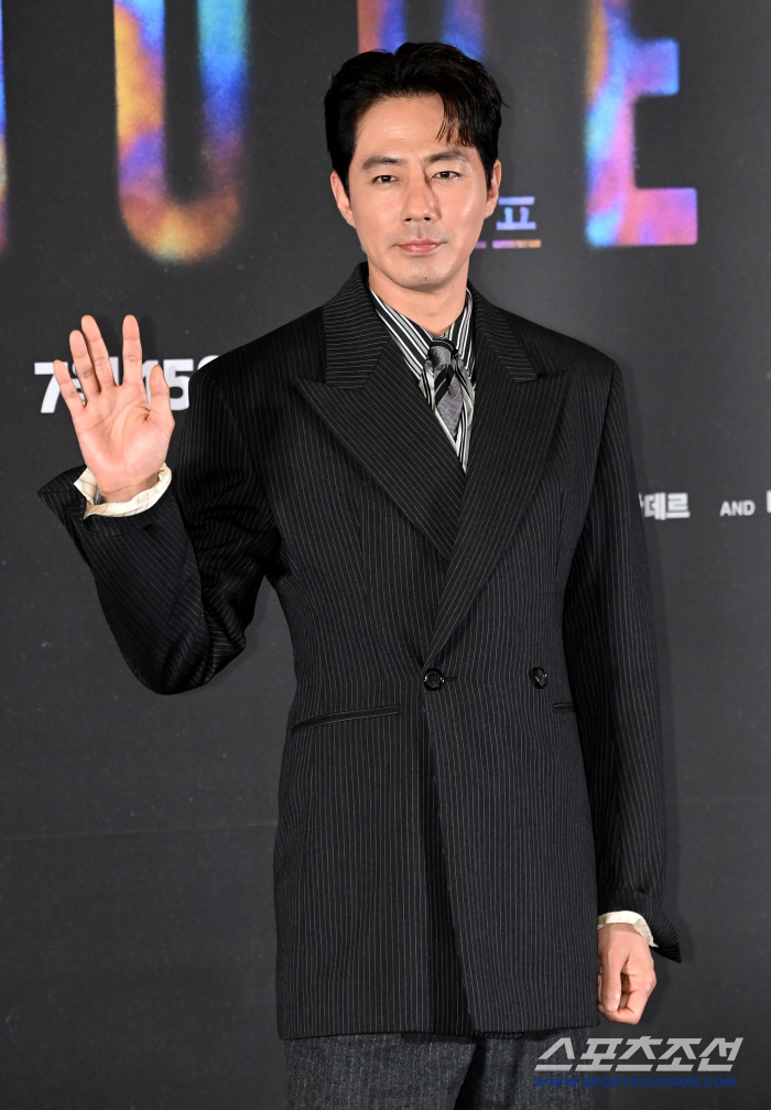 Zo In-sung Sets a New Career Best with 'Hope,' to Hold a Guest Visit with 'Moving' Writer Kang Full