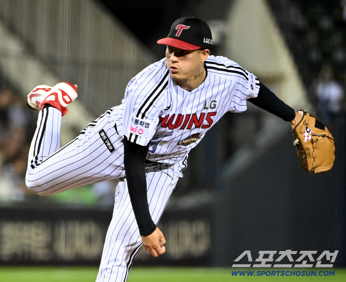 16일 잠실야구장에서 열린 KT와 LG의 경기. LG 리오스가역투하고 있다. 잠실=허상욱 기자 wook@sportschosun.com/2026.07.16/