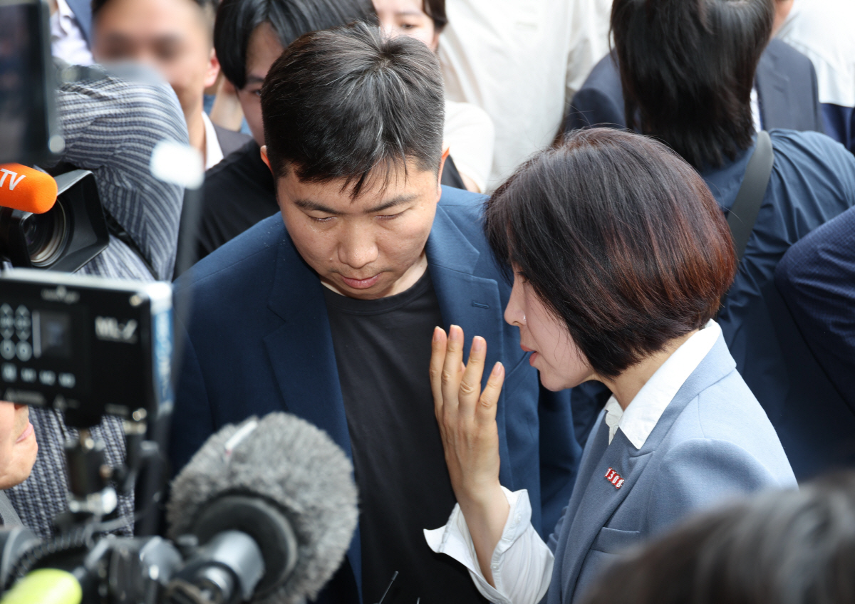 '개표소 봉쇄 시위', 진입 막힌 유승민 대한체육회장