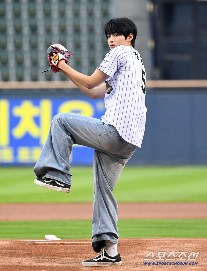 Idit Jang Yong-hoon’s First Ceremonial Pitch