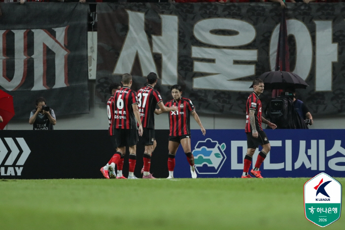 '2위와 승점 10점차' 김기동 감독 "우승? 시즌 70~80% 지났다면 모를까, 아직 긴장을 늦출 수 없다"[현장기자회견 일문일답 전문]