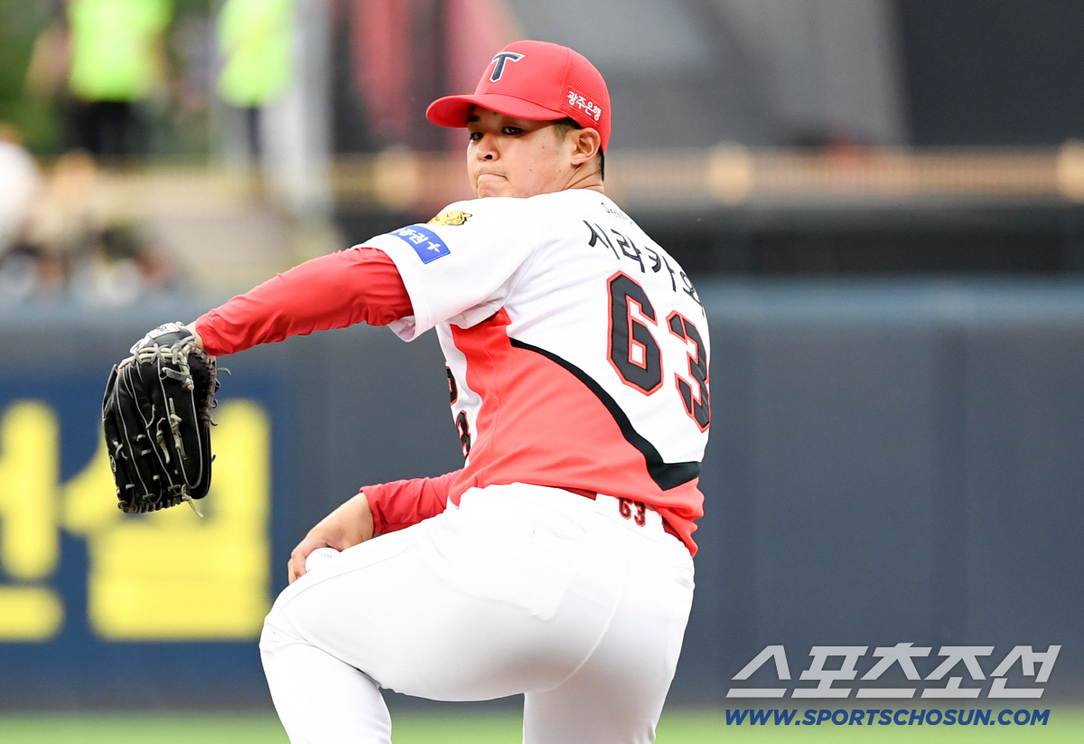 16일 광주 기아챔피언스필드에서 열린 KIA와 LG의 경기. KIA 시라카와가 역투하고 있다. 광주=박재만 기자 pjm@sportschosun.com/2026.06.16/