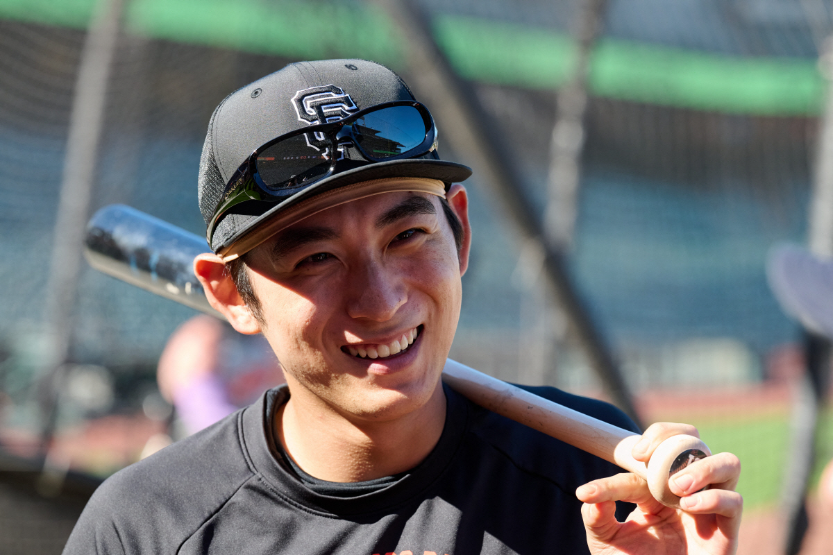 Jul 10, 2026; San Francisco, California, USA; San Francisco Giants outfielder Jung Hoo Lee (51) speaks with fans before a game against the Colorado Rockies at Oracle Park. Mandatory Credit: Robert Edwards-Imagn Images