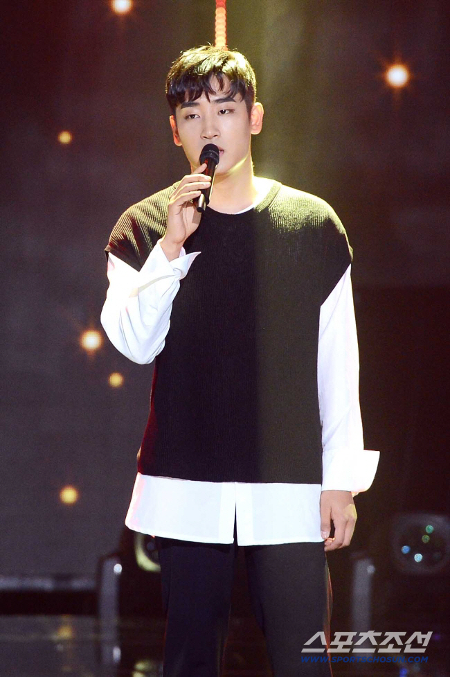 Park Jae-jung, who finally scored a hit song after 10 years, says he suffered from muscle tension dysphonia and vocal nodules on 'Happy Together'