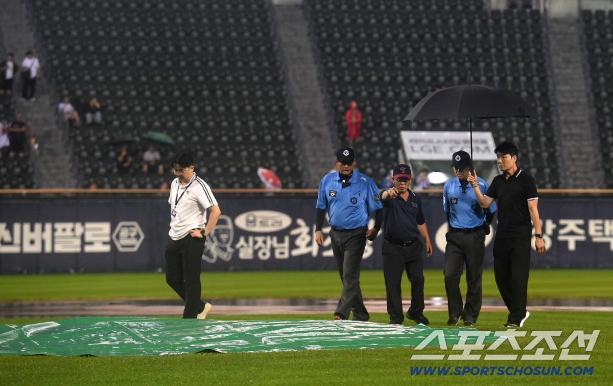 22일 잠실구장에서 열린 LG와 NC의 경기가 우천으로 인해 노게임 선언됐다. 잠실=박재만 기자 pjm@sportschosun.com/2026.07.22/