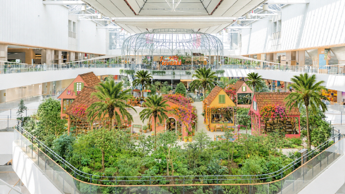 As the rainy season and heat wave drive people indoors, malls expand a range of hands-on experiences for 'mall-cation' visitors