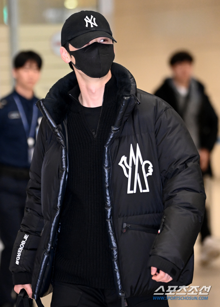 [포토] 황민현, 가려도 빛나는 존재감