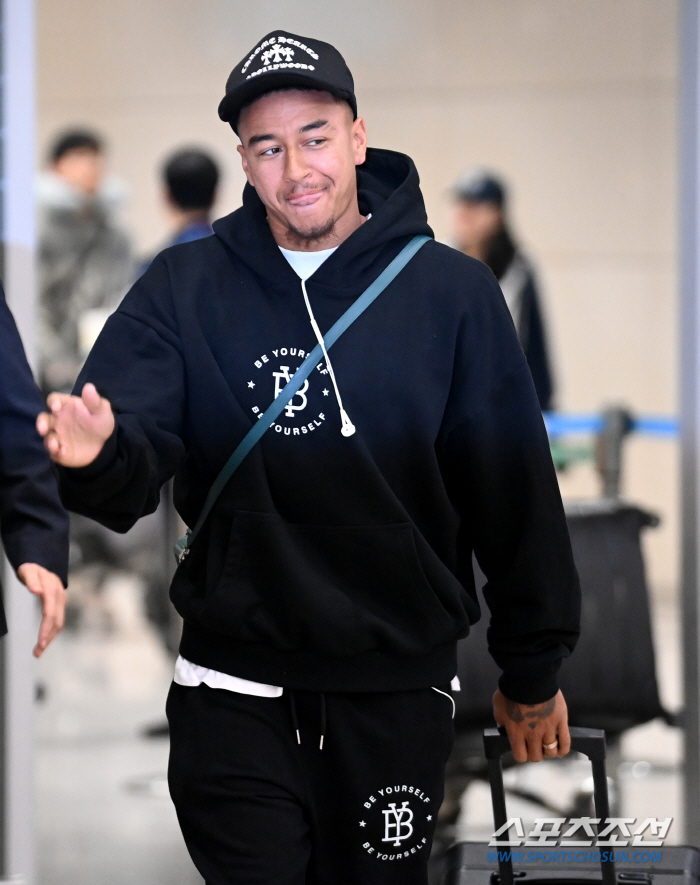 [포토] 인사하는 린가드, 한국팬들에게 인사