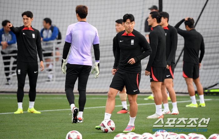 [포토] 손흥민 즐겁게 훈련