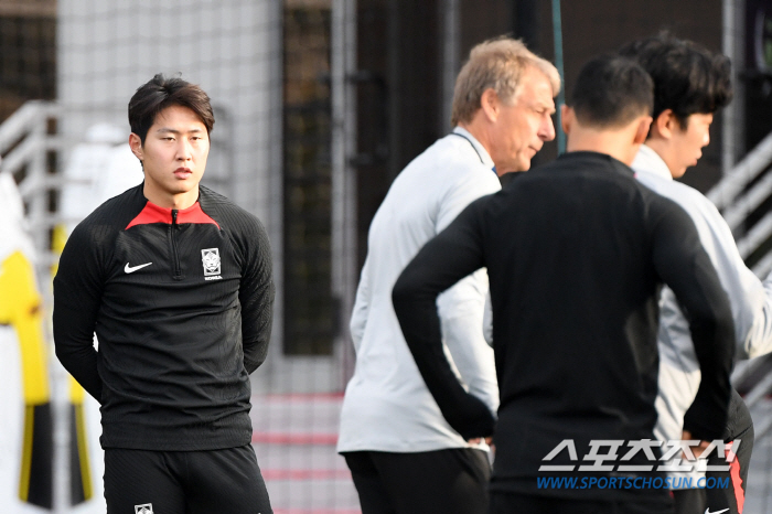 [포토] 이강인 감독님 말씀 집중