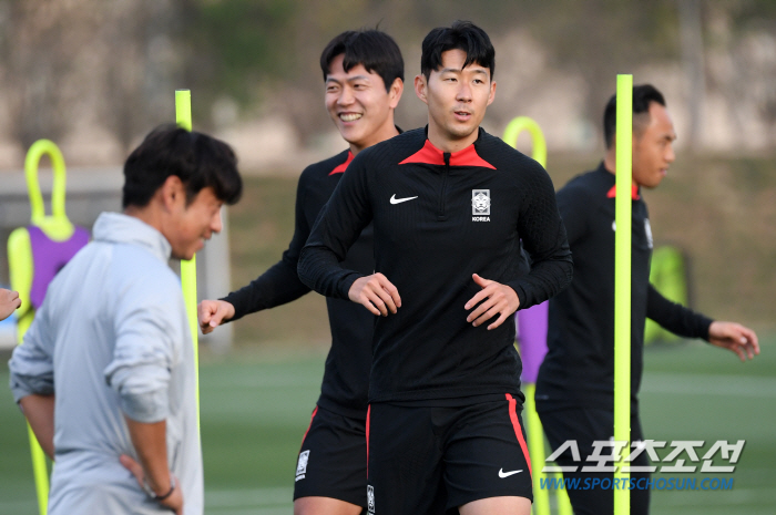 [포토] 김영권-손흥민 2경기만 잡으면 우승