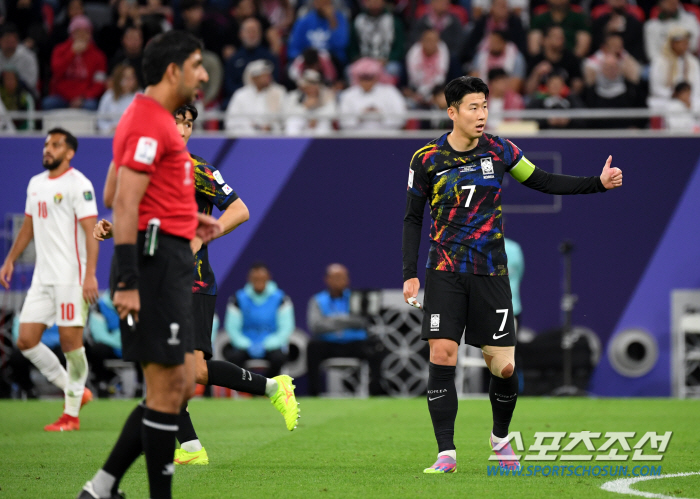 [포토] 대한민국 캡틴 손흥민 엄지척