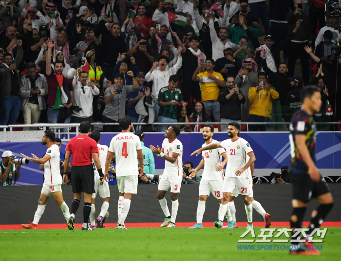 [포토] 요르단 알 타마리 2대0 앞서간다