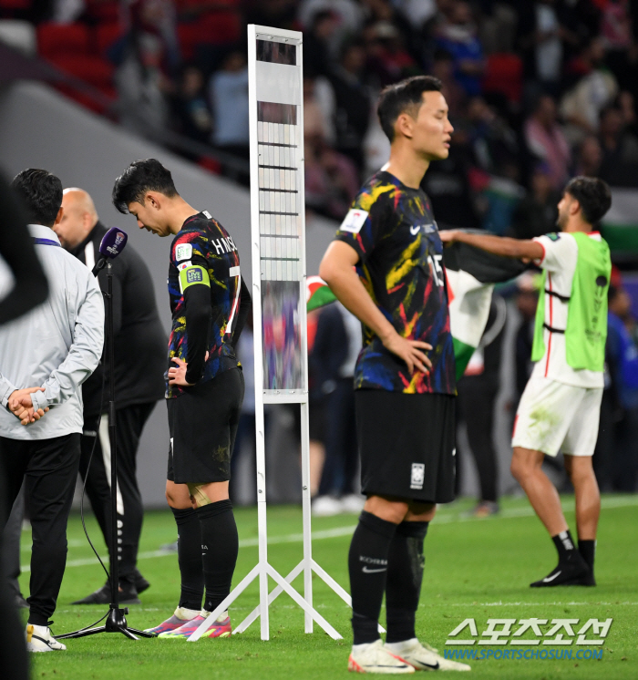 [포토] 대한민국 캡틴 손흥민의 무거운 어깨