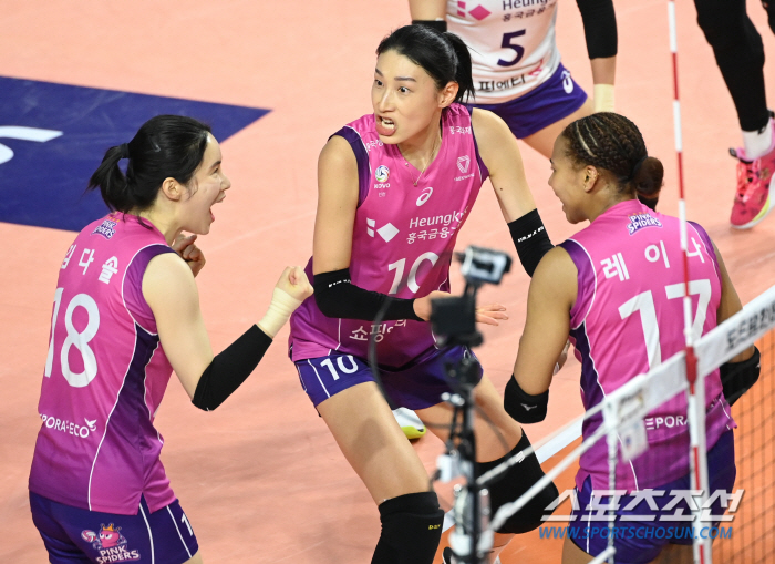 [포토] 김연경 김다솔 레이나, 3세트 이긴다!