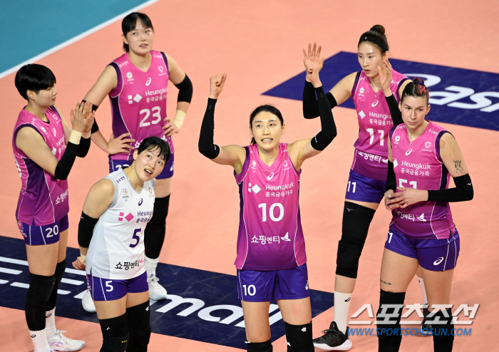 [포토] 환호하는 김연경, 3세트는 흥국 승리!