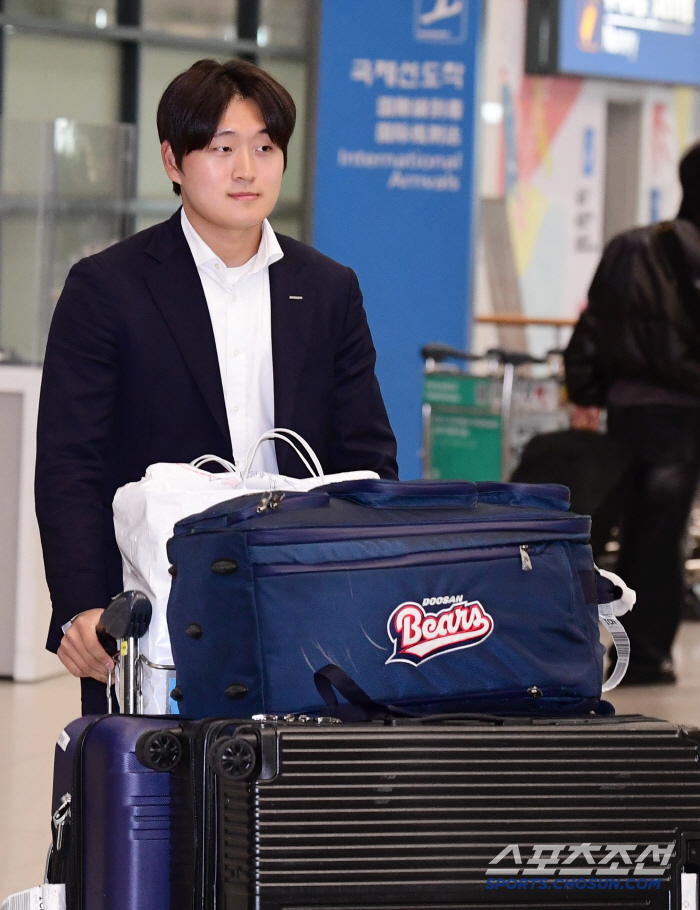[포토] 김택연 스프링캠프 마치고 귀국