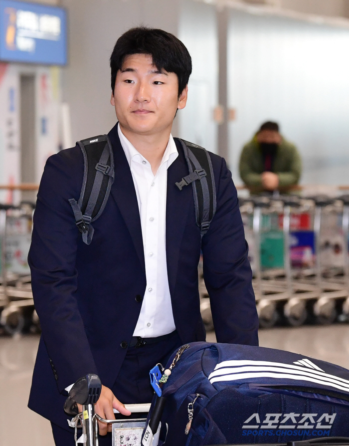 [포토] 곽빈 스프링캠프 마치고 귀국