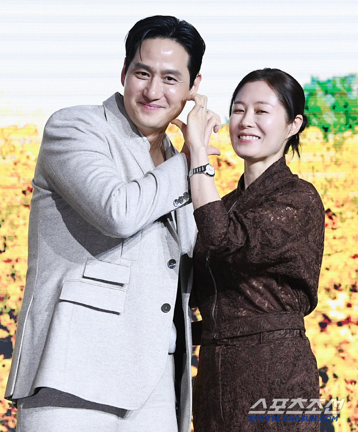 [포토] 박해준-문소리, 아이유와 박보검의 정변 모습