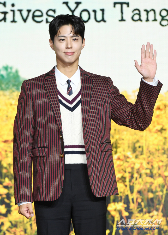 [포토] 박보검, 듬직한 손인사