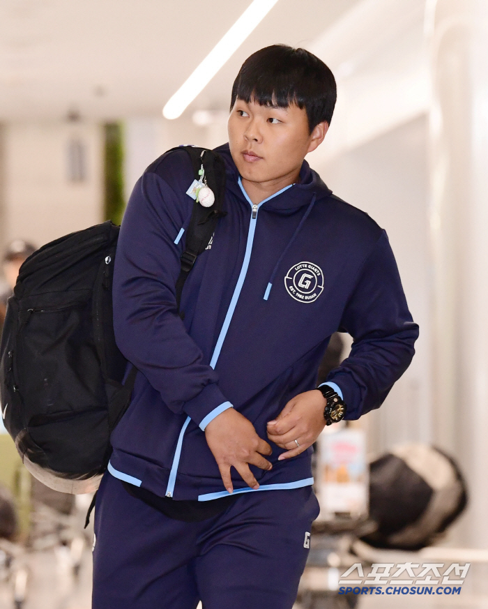 [포토] 롯데 박진 스프링캠프 마치고 귀국
