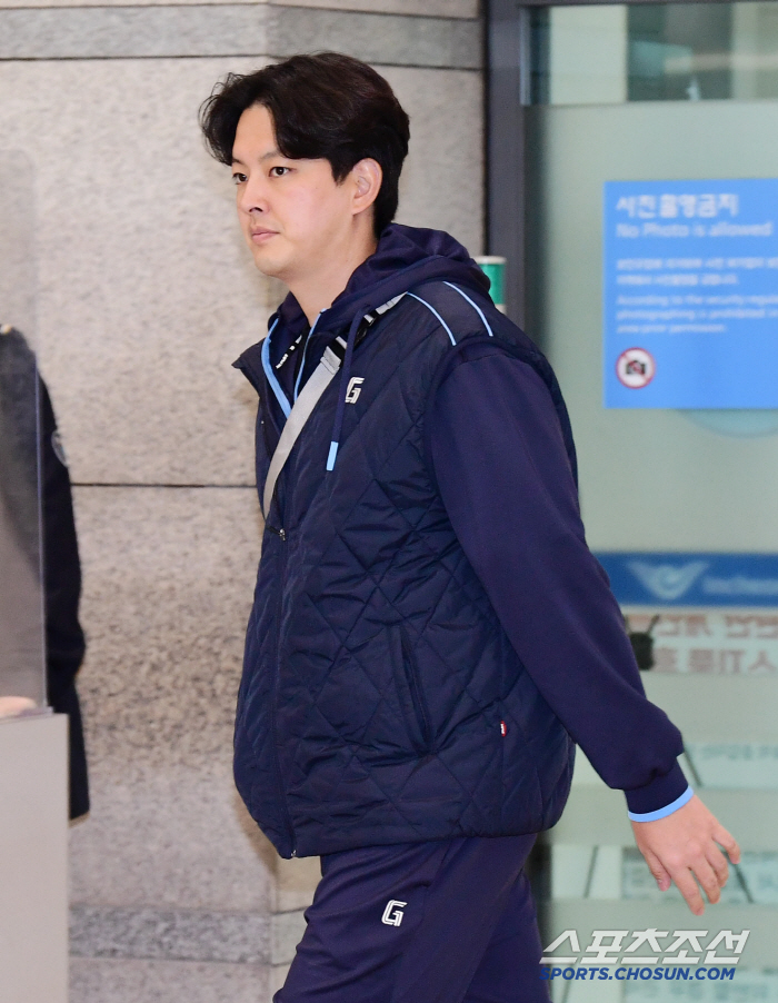 [포토] 김원중 스프링캠프 훈련 잘 마쳤습니다