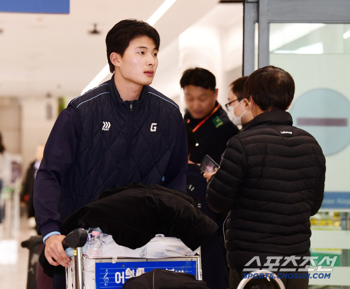 [포토] 윤동희 캠프 훈련 무사히 마쳤습니다