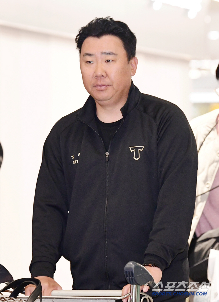 [포토] 이범호 감독 캠프 훈련 마치고 귀국
