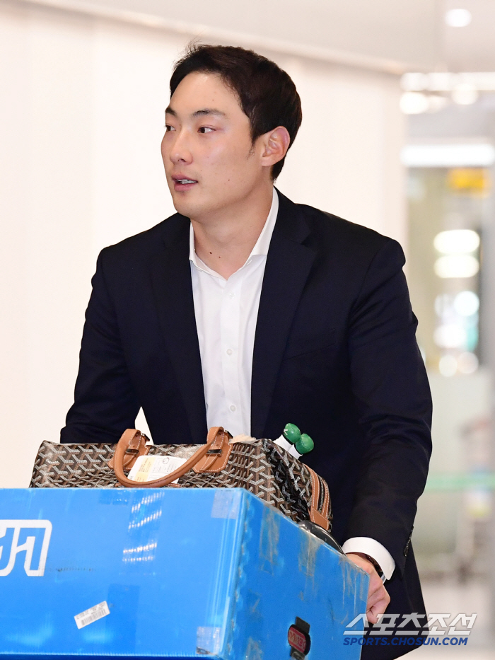[포토] 최지훈 캠프 마치고 귀국 합니다