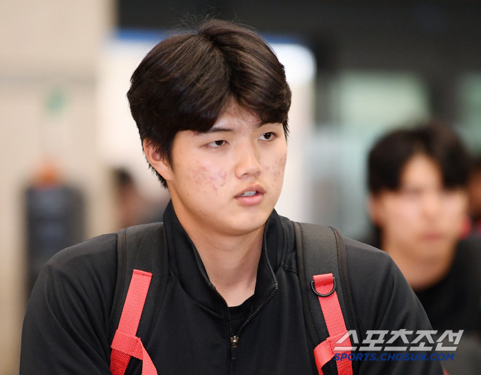 [포토] 루키 김태형, 전훈 무사히 마치고 귀국