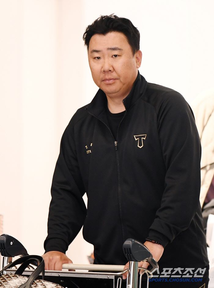 [포토] 오키나와 전훈 마치고 귀국하는 이범호 감독