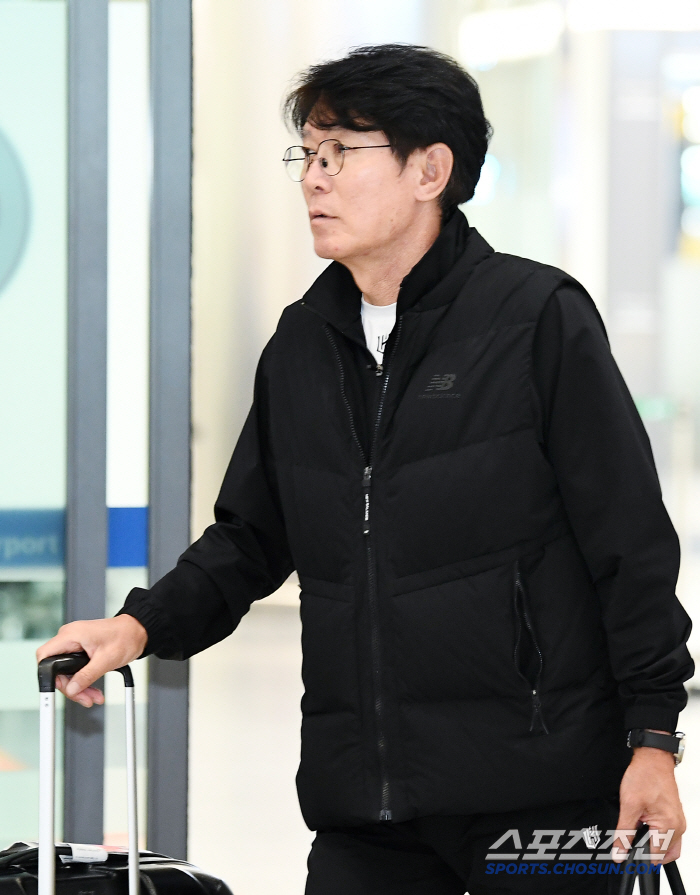 [포토] 전훈 마치고 귀국하는 이강철 감독