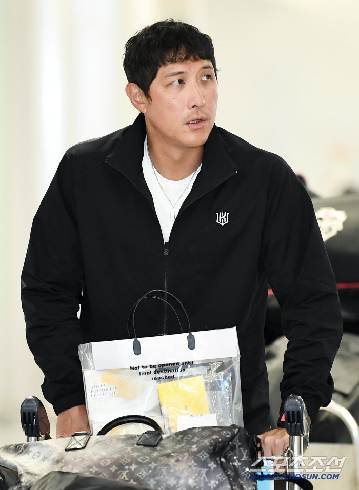 [포토] 입국장 나오는 황재균
