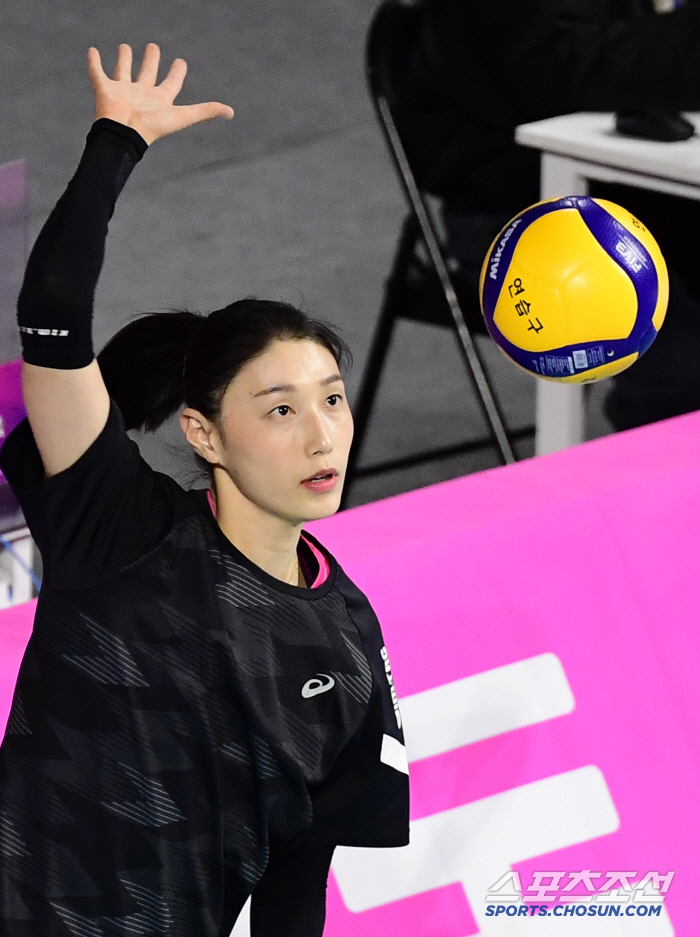 [포토] 김연경 가볍게 몸 풀어요