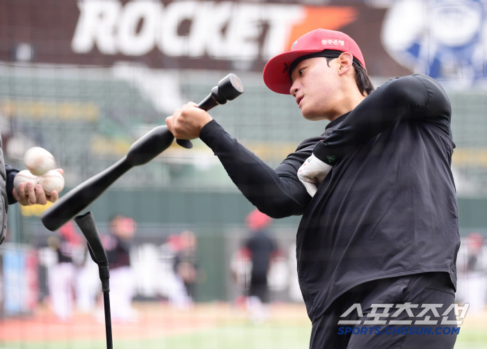 [포토] 김도영 방망이 짧게 잡고 힘찬 스윙