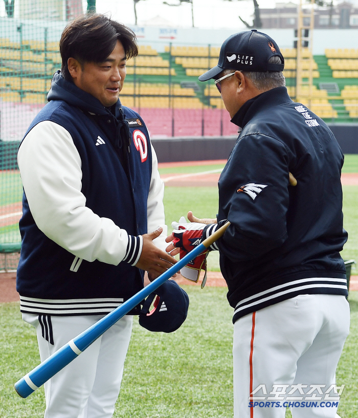 [포토] 박석민 코치 김경문 감독님 반갑습니다