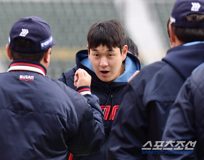 [포토] 나승엽 오늘은 내가 승리의 주인공