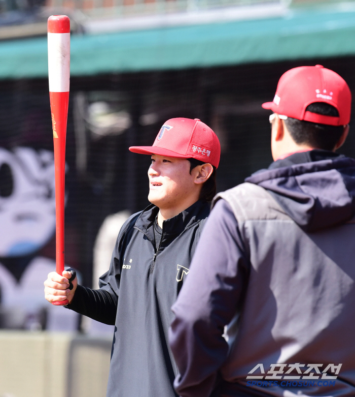 [포토] 김도영 기분 좋게 훈련 합니다
